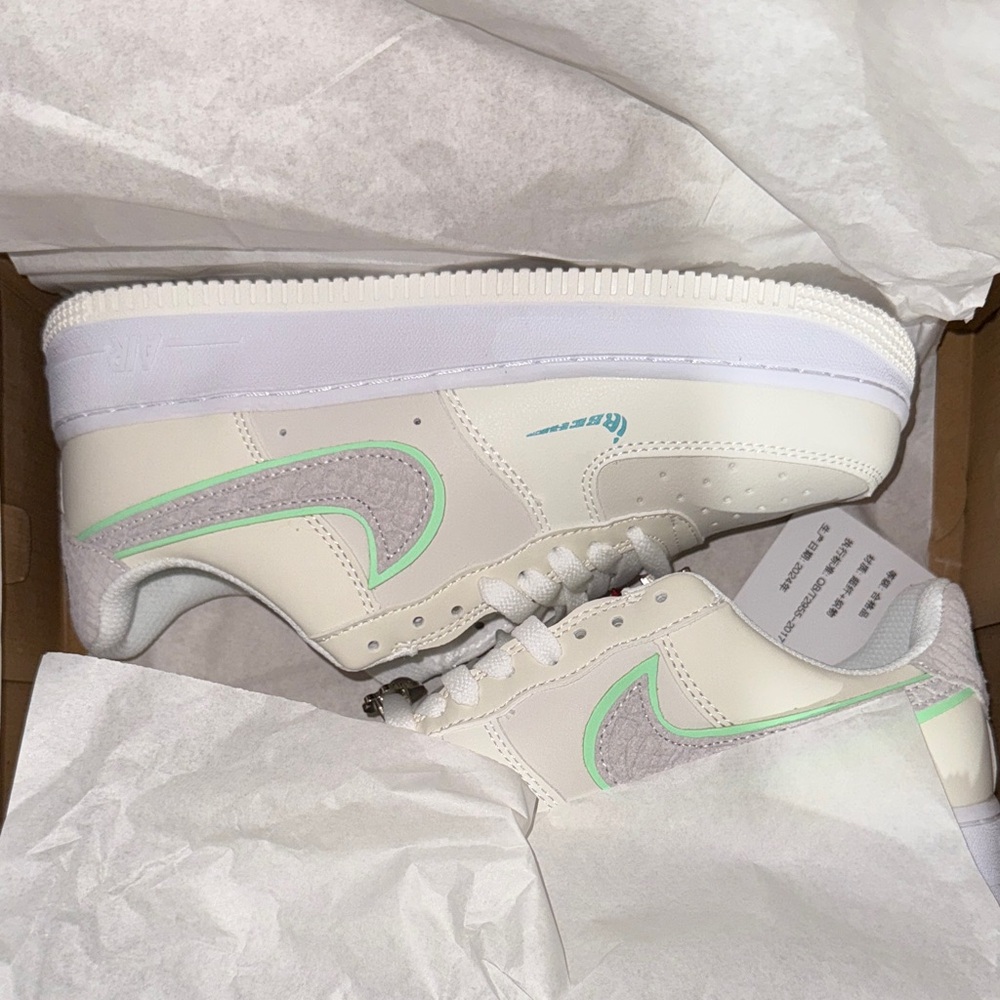 Nike White and Mint Green Sneakers